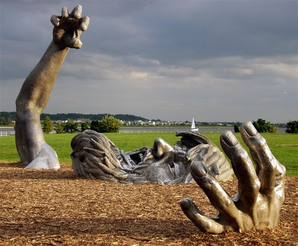 Скульптурная композиция «Пробуждение» (The Awakening). Hains Point, USA (2007)